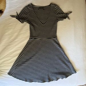 Abercrombie XS Navy & White Striped - V Neck - Skater Mini Dress
